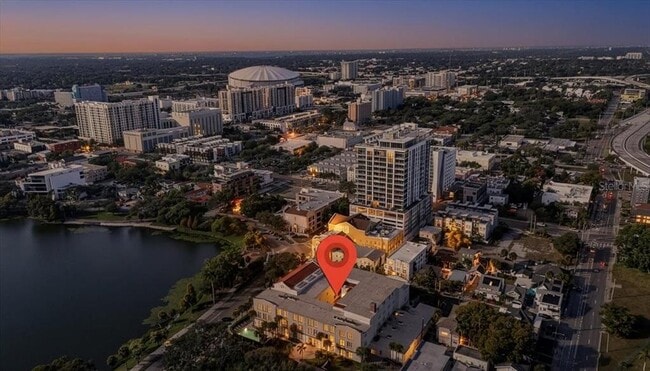 Building Photo - 701 Mirror Lake Dr N