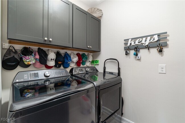 Building Photo - 44525 Palm Frond Dr