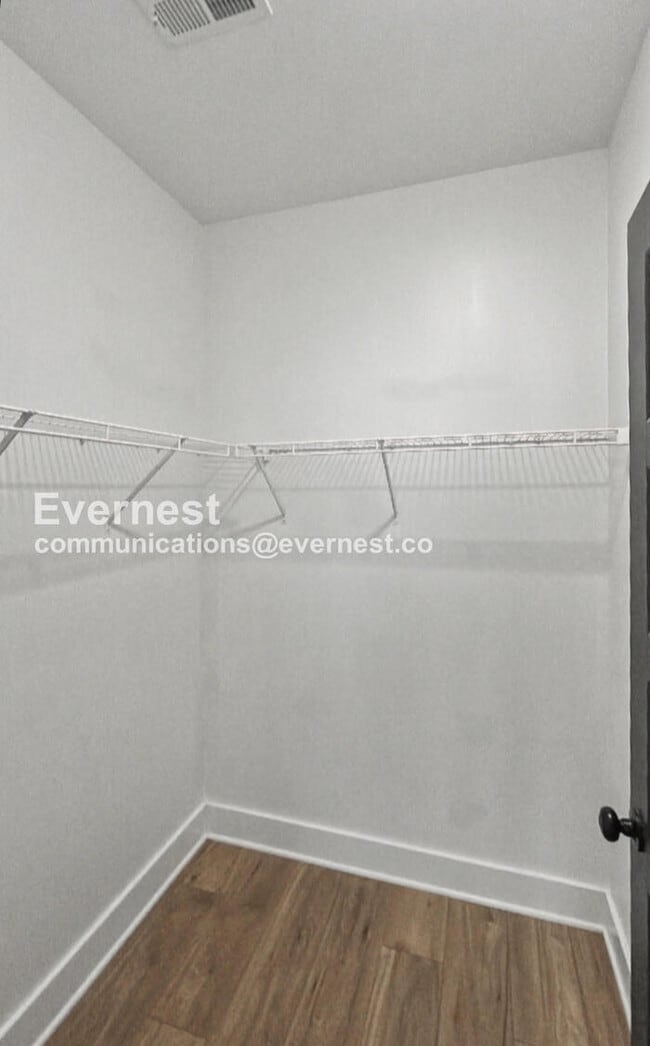 Building Photo - 528 Polo Way