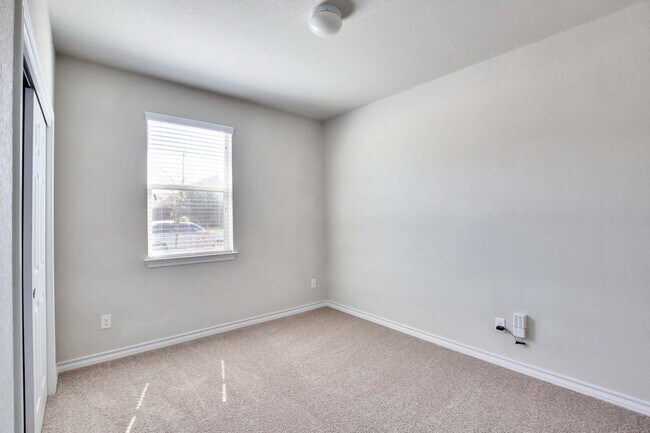 Building Photo - 8008 Massa Dr