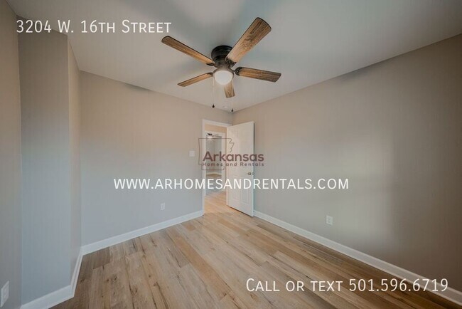 Building Photo - 3204 W 16th St