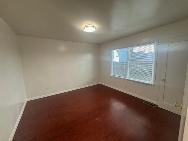 Building Photo - Remodeled 2 Bedroom, on San Pablo Ave, in East Richmond Area