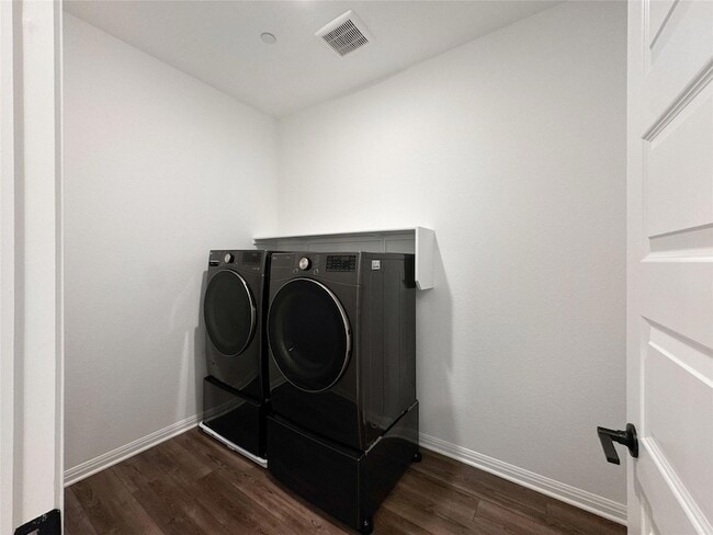 Building Photo - 2725 Woodall Dr
