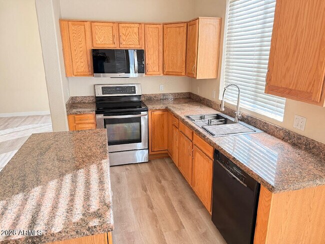 Building Photo - 17640 N 17th St