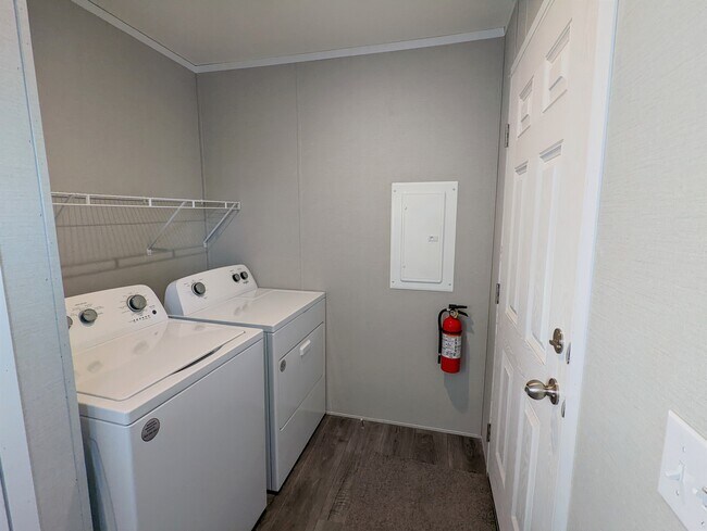 Building Photo - 618 Maine St