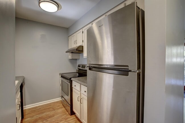 Building Photo - 10 Glenridge Dr