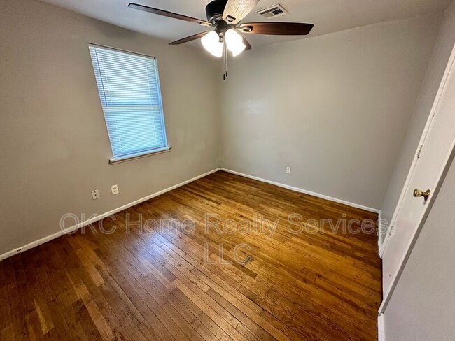 Building Photo - 804 E Steed Dr