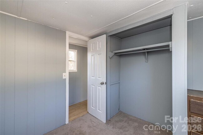 Building Photo - 126 Poe Dr