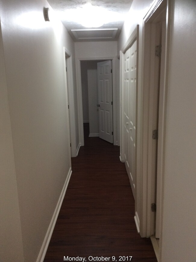 Building Photo - r6343