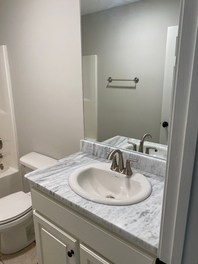 Building Photo - Split Floorplan Nestled off S. Lamar on Pe...