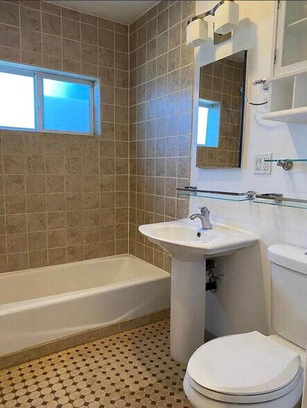 Building Photo - 538 Brooks Ave