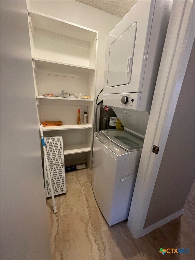 Building Photo - 1609 Colleen Dr