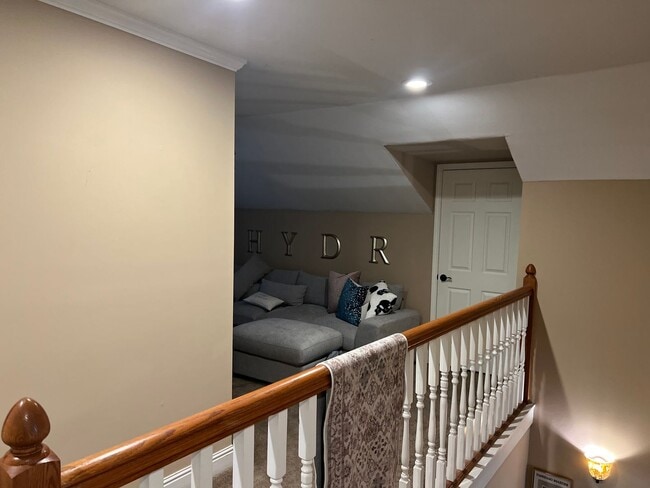 Building Photo - 6 Bedroom Pierce Ave