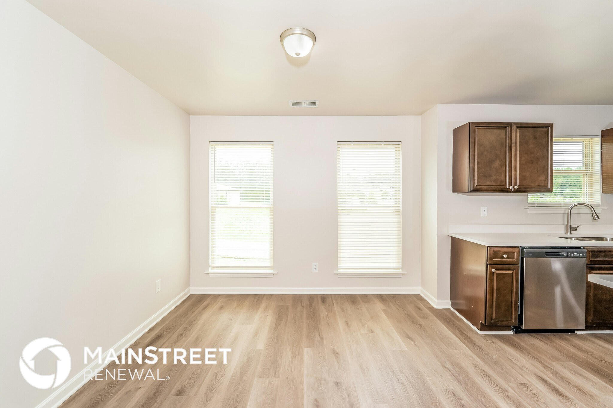 Building Photo - 975 Moonlite Dr