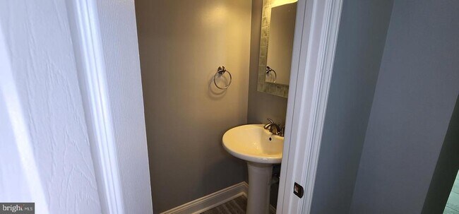 Building Photo - 483 Arwell Ct