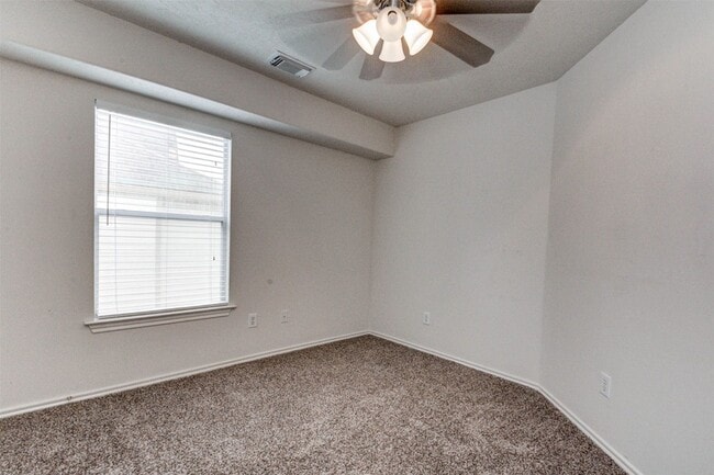 Building Photo - 87 N Burberry Park