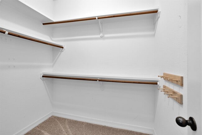 Building Photo - 111 Cove Pl