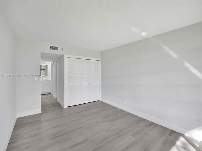 Building Photo - 3700 Oaks Clubhouse Dr