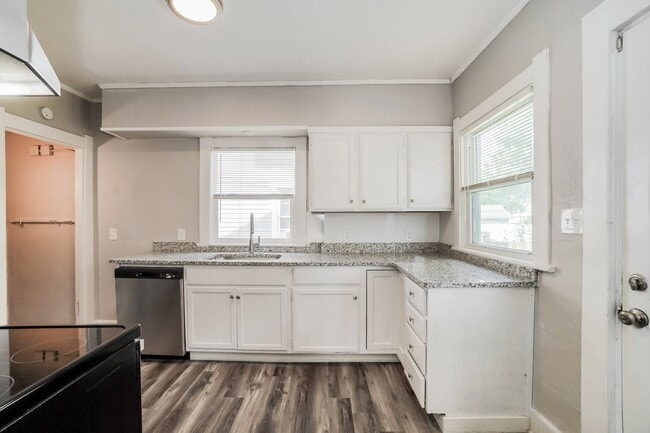 Building Photo - 625 Colima Dr