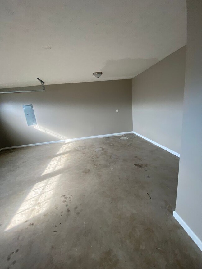 Building Photo - Now Leasing - 3 bedroom 2 bath White Pine, TN