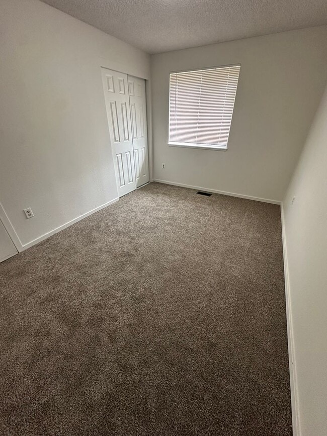 Building Photo - Gorgeous 3 Bedroom 2 Bathroom House!!!! #1101