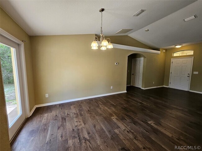 Building Photo - 844 W Wycliffe Ln