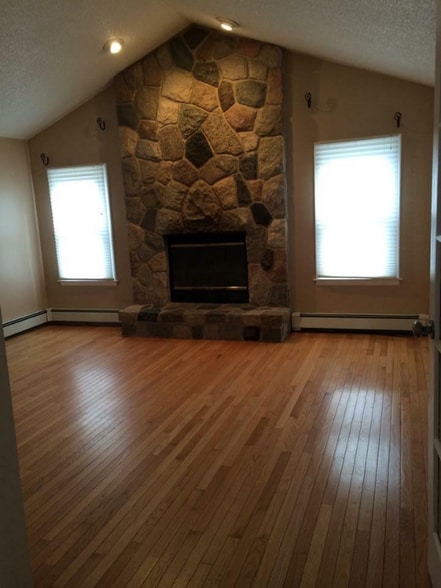 Building Photo - 3799 Fieldview Ave