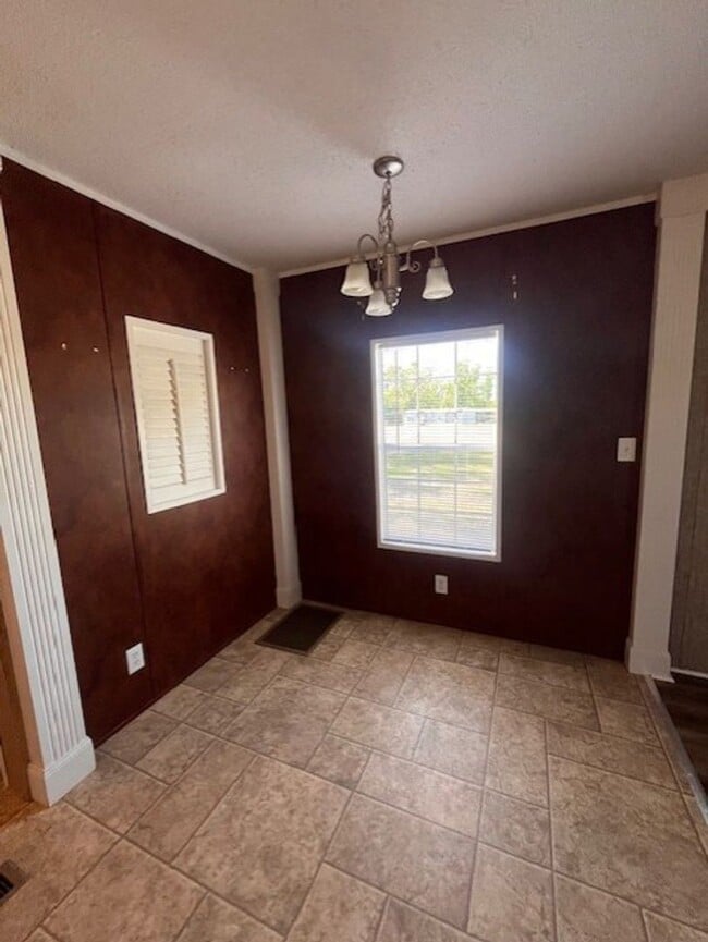 Building Photo - Country setting 2 bedroom home