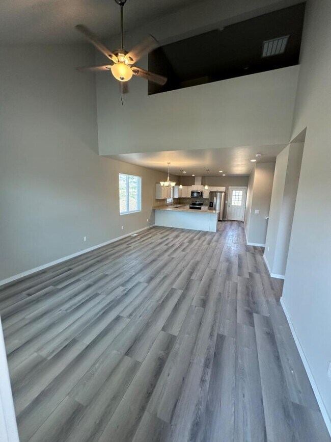 Building Photo - 9006 Nafizah Wy