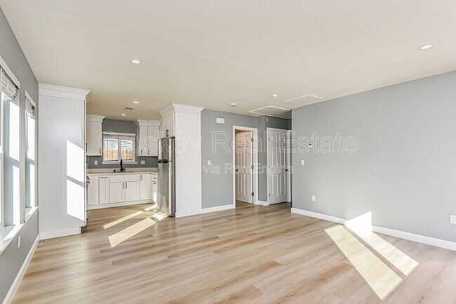 Building Photo - 45 Banchio St