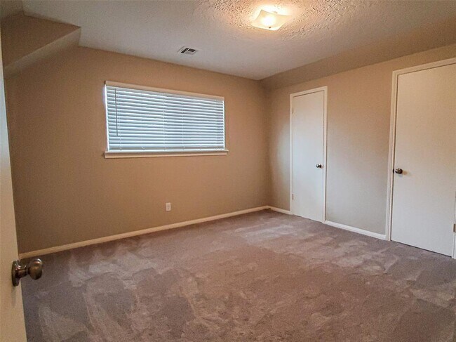 Building Photo - 28903 Twisted Oak Dr