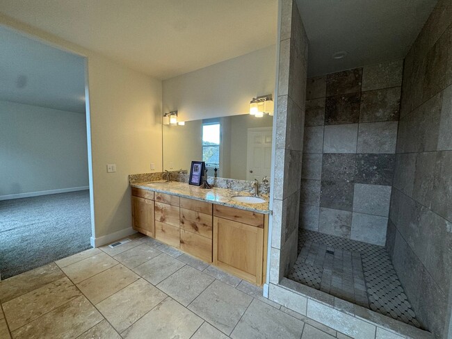 Building Photo - Brand new 3 bedroom 2 bath home in 55+ Com...