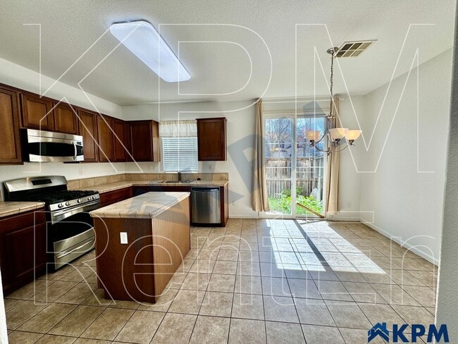 Building Photo - 1504 Cat Tail Dr