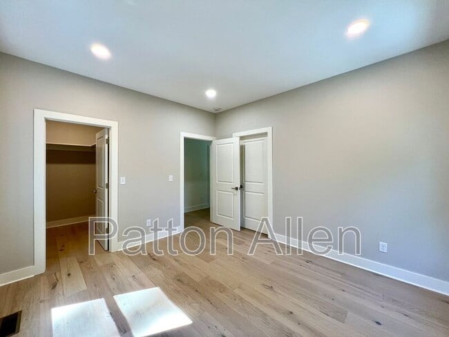 Building Photo - 10 Deaver Park Cir