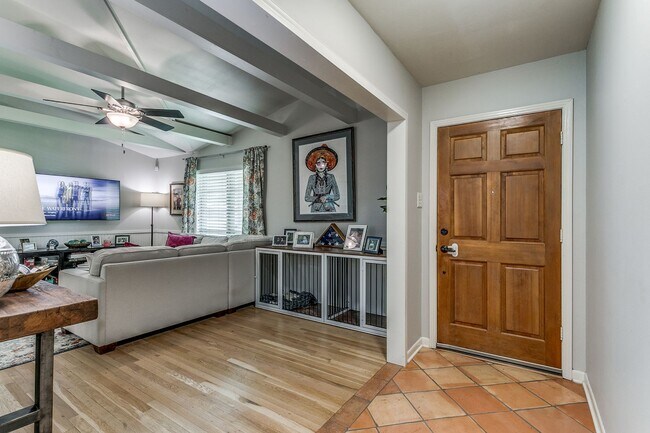 Building Photo - RENOVATED 3-BEDROOM IN NORTHWOOD