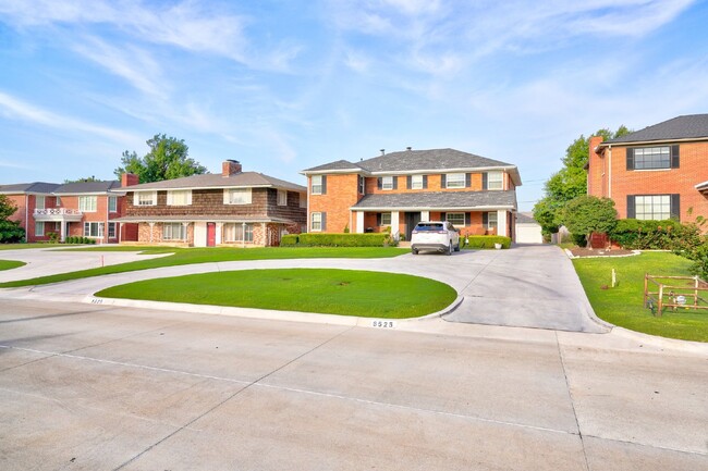 Primary Photo - Charming Apartment in Nichols Hills