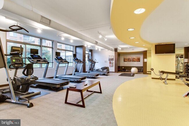 Building Photo - 3650 S Glebe Rd