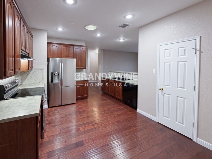 Building Photo - 1116 Roundhouse Dr