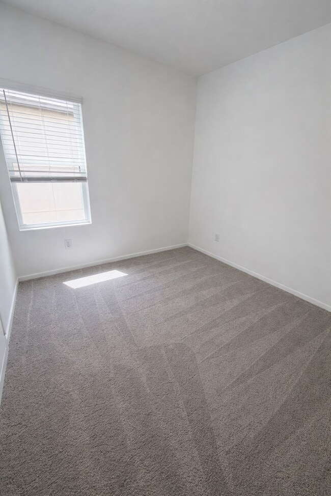 Building Photo - 2211 Salinas Dr