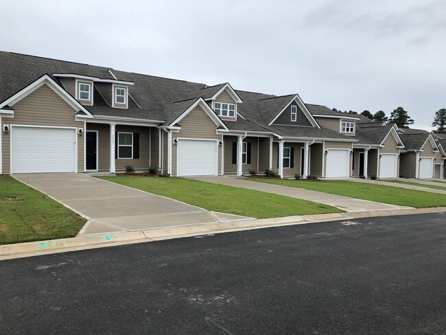 Building Photo - 2 Bed/ 2 Bath Townhome - 7 Minutes from Fort Gordon!