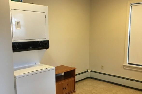 Kitchen area with washer dryer - 31 N Willard St