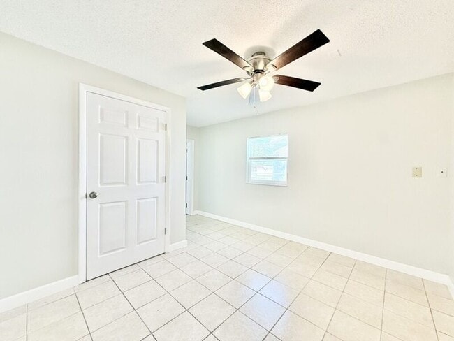 Building Photo - 1221 Jewel Ave