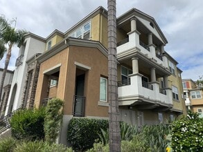 Building Photo - Sleek 3-Bed + Flex Corner Condo with Attached Tandem Garage