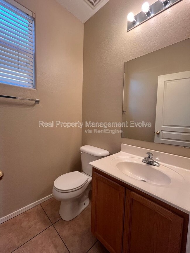 Building Photo - 14707 W Poinsettia Dr