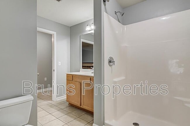 Building Photo - 7108 W Friendly Ave