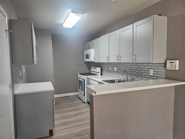 Building Photo - 12327 Limerick Ave