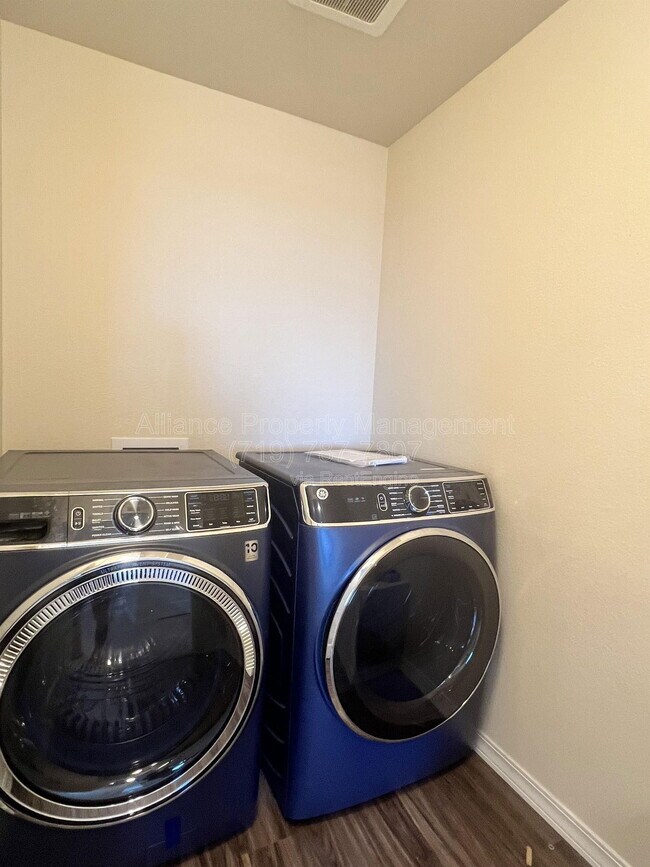 Building Photo - 10051 Ledgestone Terrace