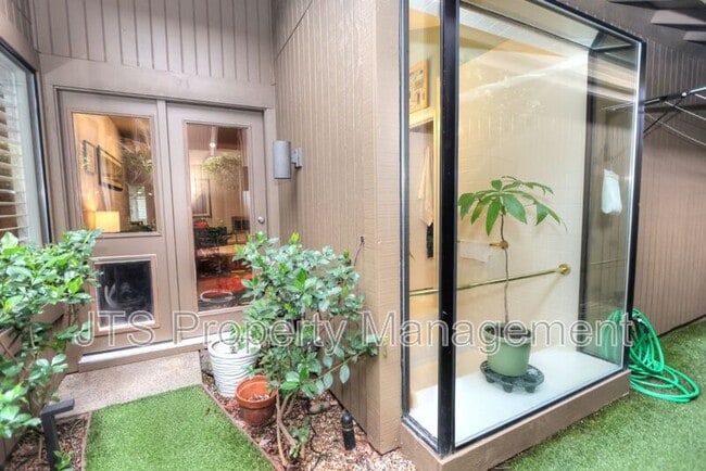 Building Photo - 2010 Promontory Point Ln