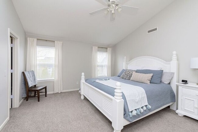 Building Photo - Beautiful updated home in West Carmel!