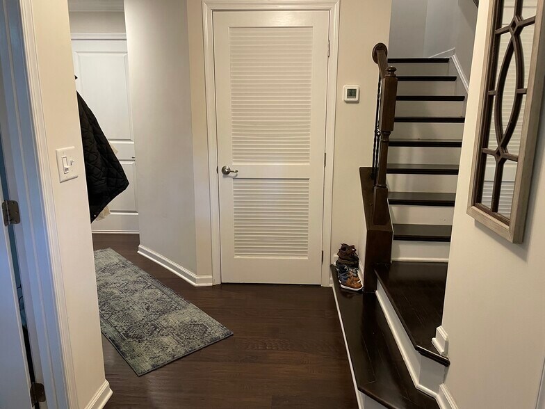 Building Photo - 1228 Queen Lyon Ct